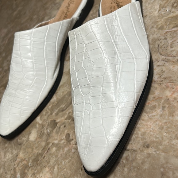 NWOT SEYCHELLES LEATHER WHITE MULES . Flat shoes slip on crocodile look - Picture 7 of 12